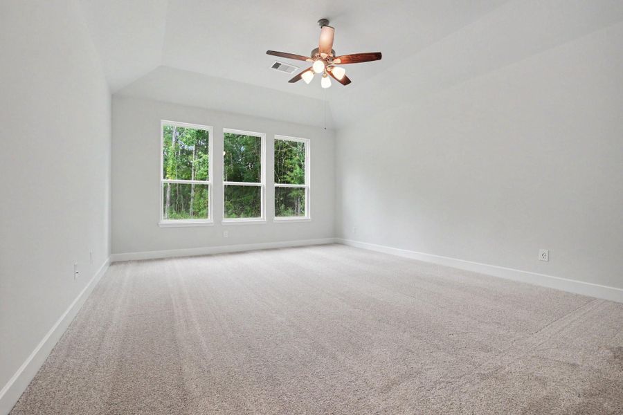 Spacious, unfurnished interior of a new home in Encino Estates, Dayton (Image 15).