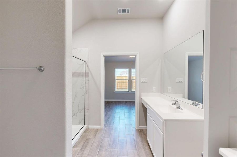 Image 33 of a home in Meadow Park.