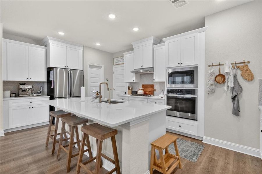 Furnished interior view inside a new home in Oaks of North Grove, Waxahachie (Image 18).