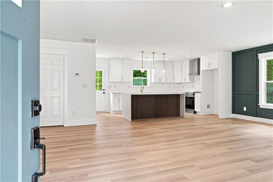 Spacious, unfurnished interior of a new home in , Acworth (Image 24).