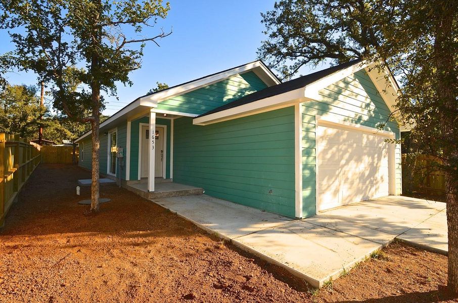 Exterior details and patio area of a home in , Kingsland (Image 14).