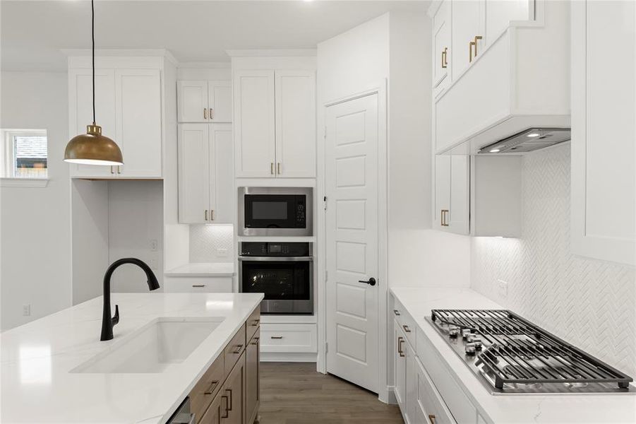 10. 1413 Kirkdale - Kitchen (3)