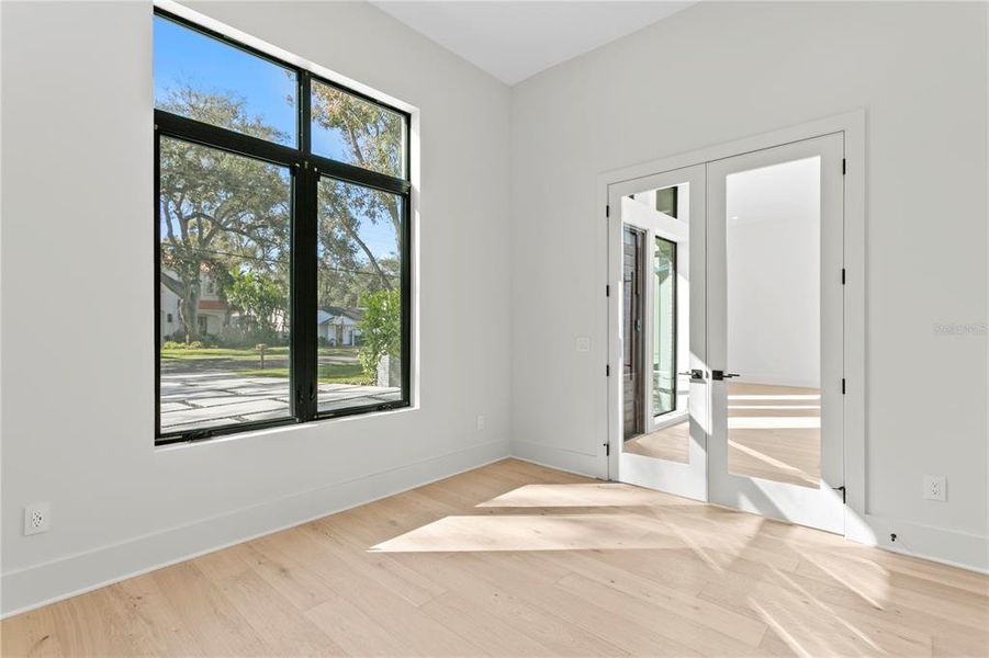 Spacious, unfurnished interior of a new home in , Tampa (Image 79).