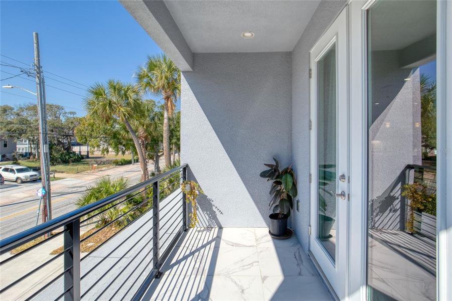 Exterior details and patio area of a home in , Daytona Beach (Image 34).