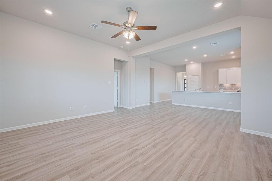 Spacious, unfurnished interior of a new home in Rollingbrook Estates, Baytown (Image 24). Spacious, unfurnished interior of a new home in Rollingbrook Estates, Baytown (Image 24).