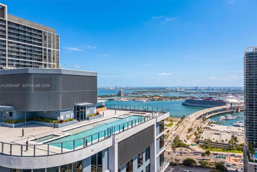 Condo located in Miami, FL showcasing its design and architecture (Image 19).