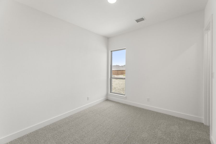 Spacious, unfurnished interior of a new home in Nelson Lake Estates, Rockwall (Image 26). Spacious, unfurnished interior of a new home in Nelson Lake Estates, Rockwall (Image 26).