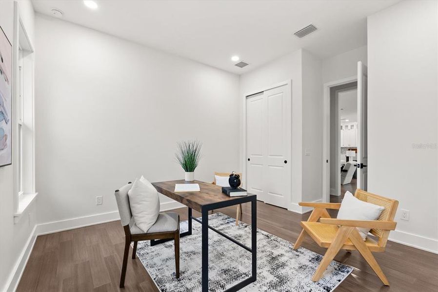 Furnished interior view inside a new home in , Orlando (Image 33).