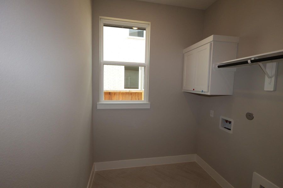 Spacious, unfurnished interior of a new home in Dunham Pointe, Cypress (Image 15).