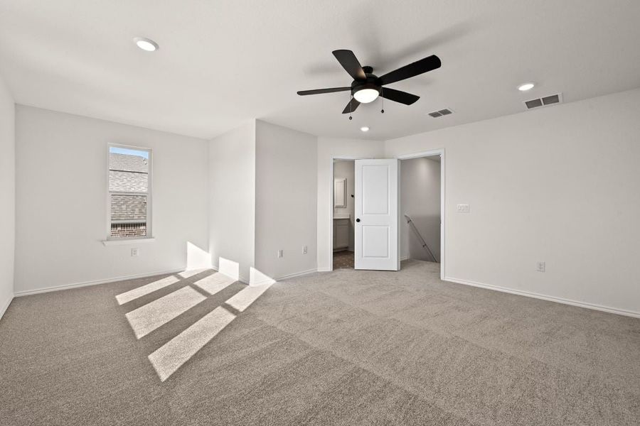 Spacious, unfurnished interior of a new home in Creekside at Estancia, Austin (Image 8).