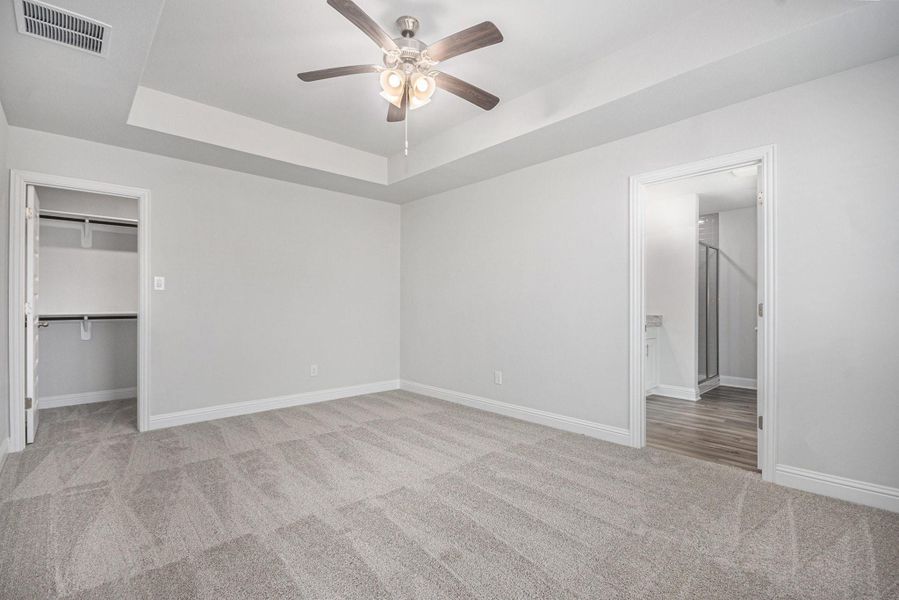 Spacious, unfurnished interior of a new home in Lago Mar, Texas City (Image 8).