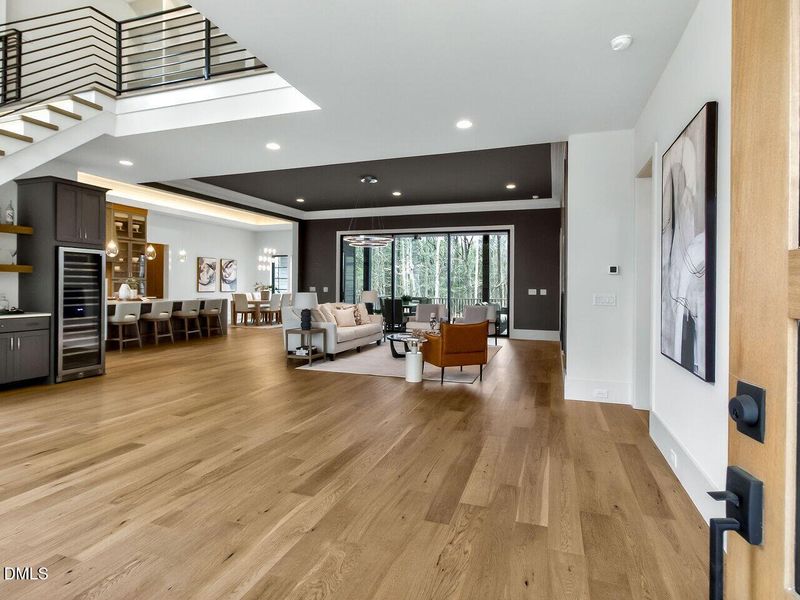 007-1280x960-foyer-entry