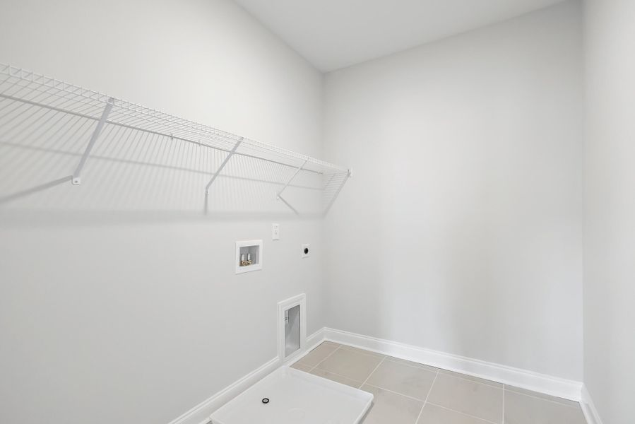 Spacious, unfurnished interior of a new home in Tidewater at Lakes of Cane Bay, Summerville (Image 58).