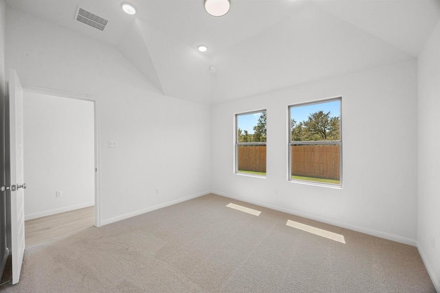 Spacious, unfurnished interior of a new home in Trinity Ranch, Elgin (Image 22).