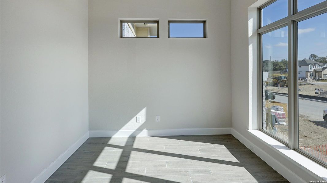 Spacious, unfurnished interior of a new home in Esperanza, Boerne (Image 25).