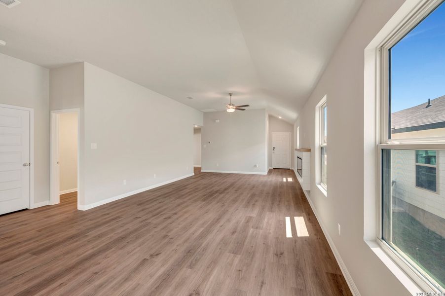 Spacious, unfurnished interior of a new home in Mesquite Ridge, San Antonio (Image 25).
