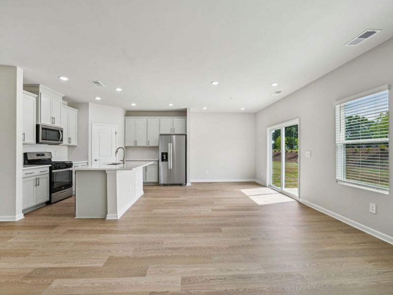 Spacious, unfurnished interior of a new home in River Glen, Angier (Image 12).