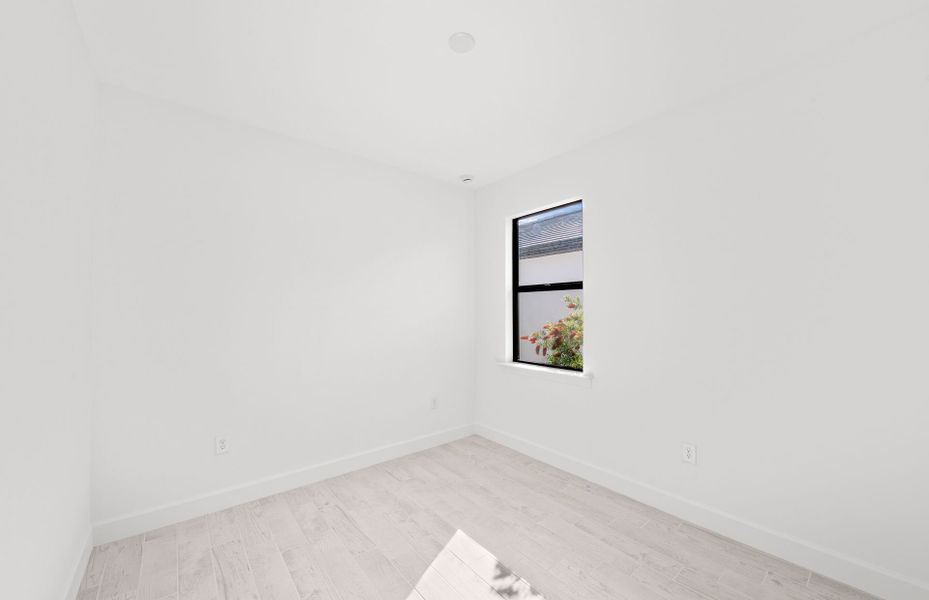 Spacious, unfurnished interior of a new home in Terreno, Naples (Image 16).
