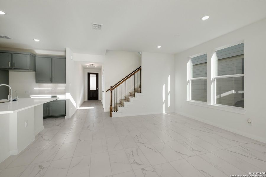 Spacious, unfurnished interior of a new home in Park Hill Commons, San Antonio (Image 26).