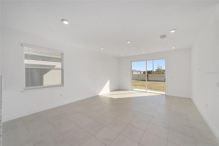 Spacious, unfurnished interior of a new home in Calesa Township, Ocala (Image 28).