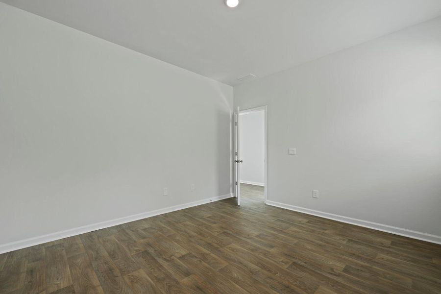 Spacious, unfurnished interior of a new home in The Oaks at Center Station, Hollywood (Image 19).