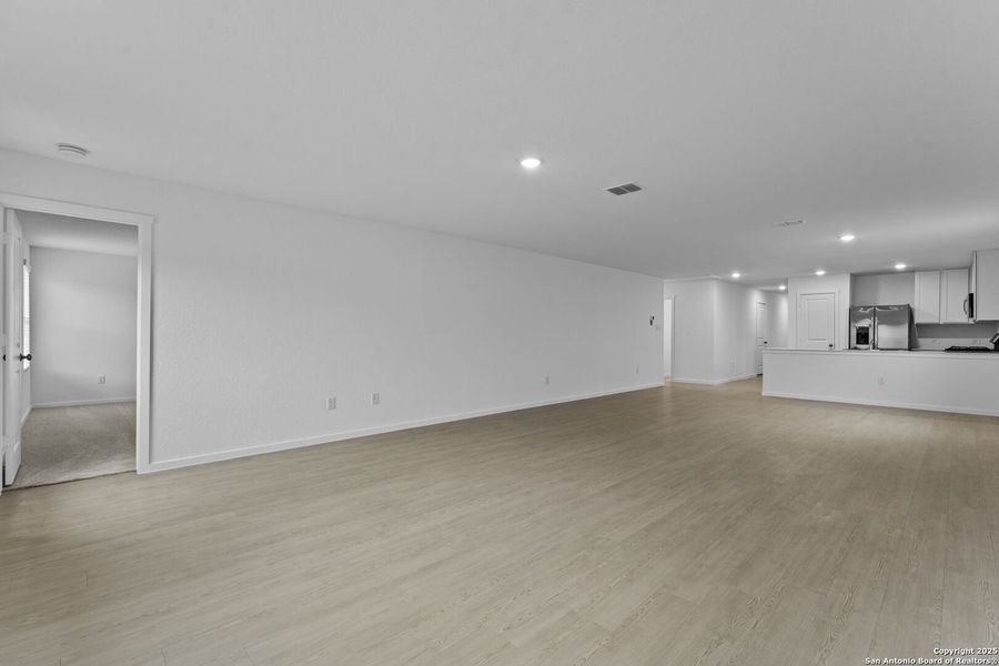 Spacious, unfurnished interior of a new home in , Floresville (Image 17).