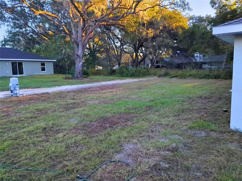 Exterior details and patio area of a home in , Dunnellon (Image 2).