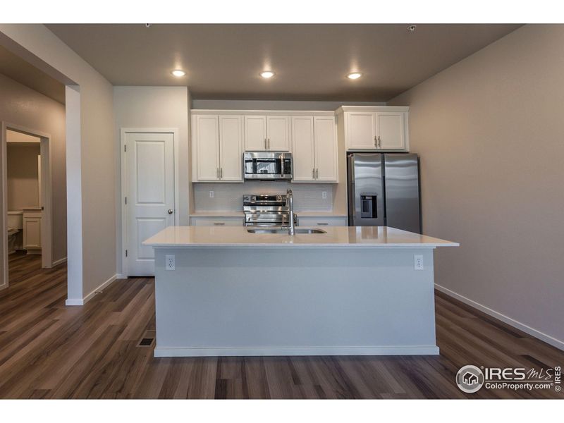 KITCHEN ISLAND