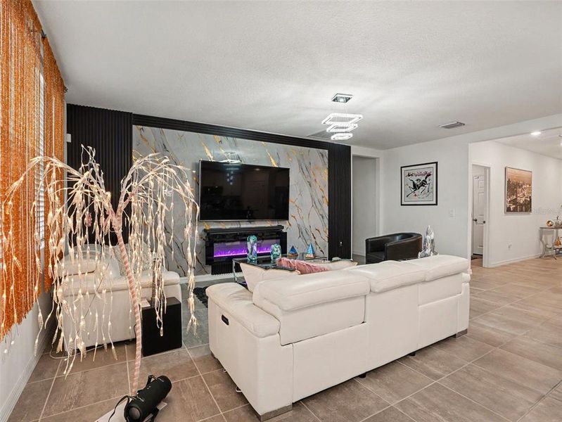 Furnished interior view inside a new home in Bradbury Creek - Signature Series, Haines City (Image 10). Furnished interior view inside a new home in Bradbury Creek - Signature Series, Haines City (Image 10).