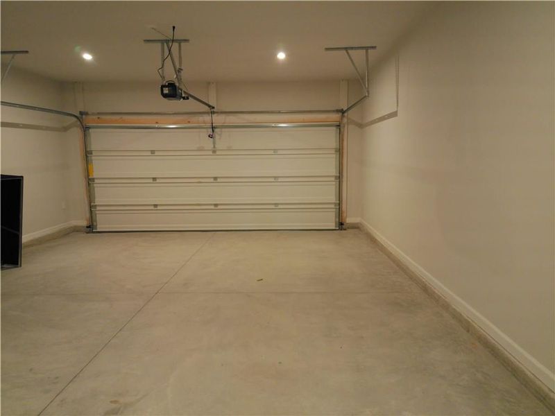 Spacious, unfurnished interior of a new home in Lake Shore, Winder (Image 22).