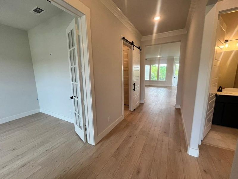 Spacious, unfurnished interior of a new home in Eagle Ridge Estates, Weatherford (Image 13).