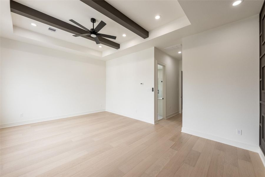 Spacious, unfurnished interior of a new home in , Houston (Image 34).