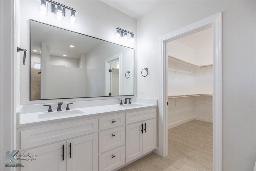 Furnished interior view inside a new home in , Abilene (Image 7).