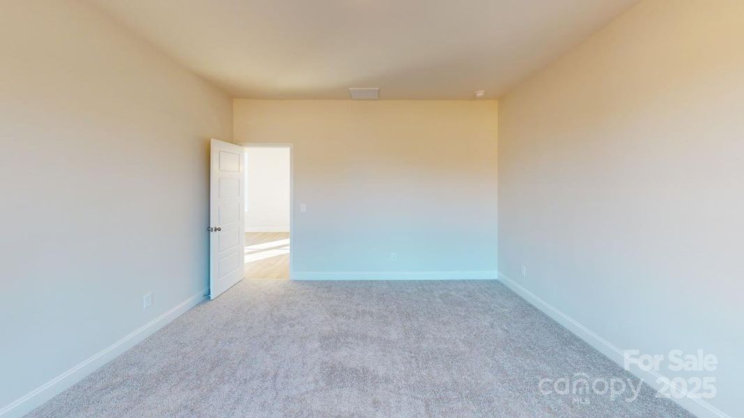 Spacious, unfurnished interior of a new home in Edgewood Preserve, Huntersville (Image 15).