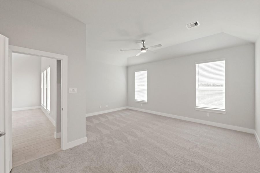 Spacious, unfurnished interior of a new home in Briarwood Crossing, Rosenberg (Image 28).