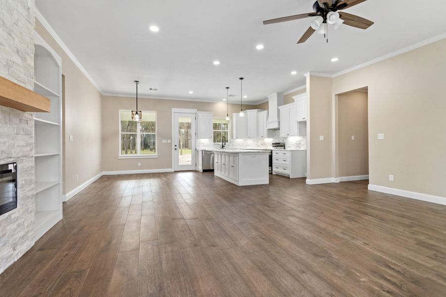 Spacious, unfurnished interior of a new home in , Vidor (Image 17). Spacious, unfurnished interior of a new home in , Vidor (Image 17).