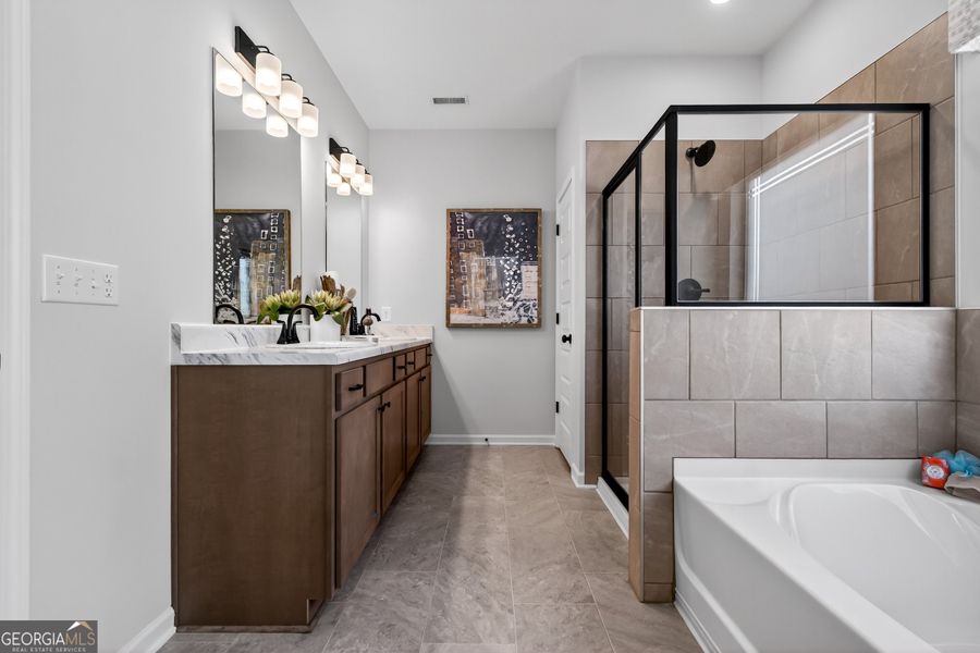 Furnished interior view inside a new home in Stonebridge North, Macon (Image 35).