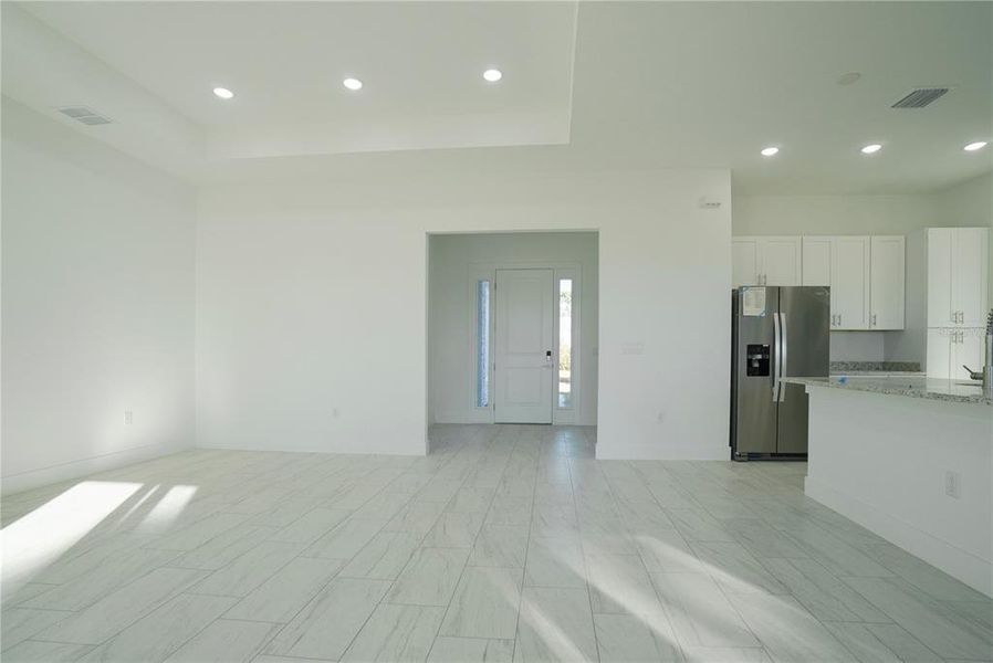 Spacious, unfurnished interior of a new home in , Placida (Image 34).