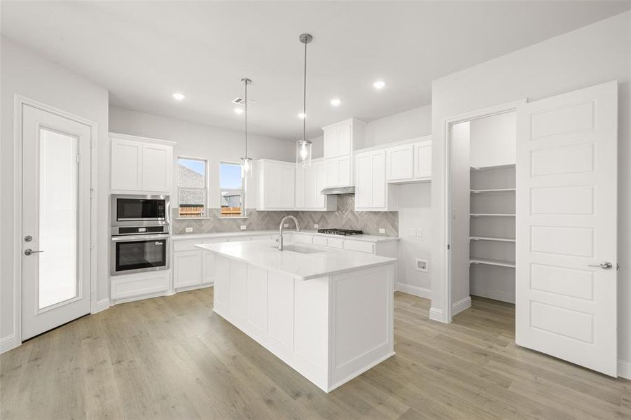 417 Daybreak- Kitchen-4 417 Daybreak- Kitchen-4