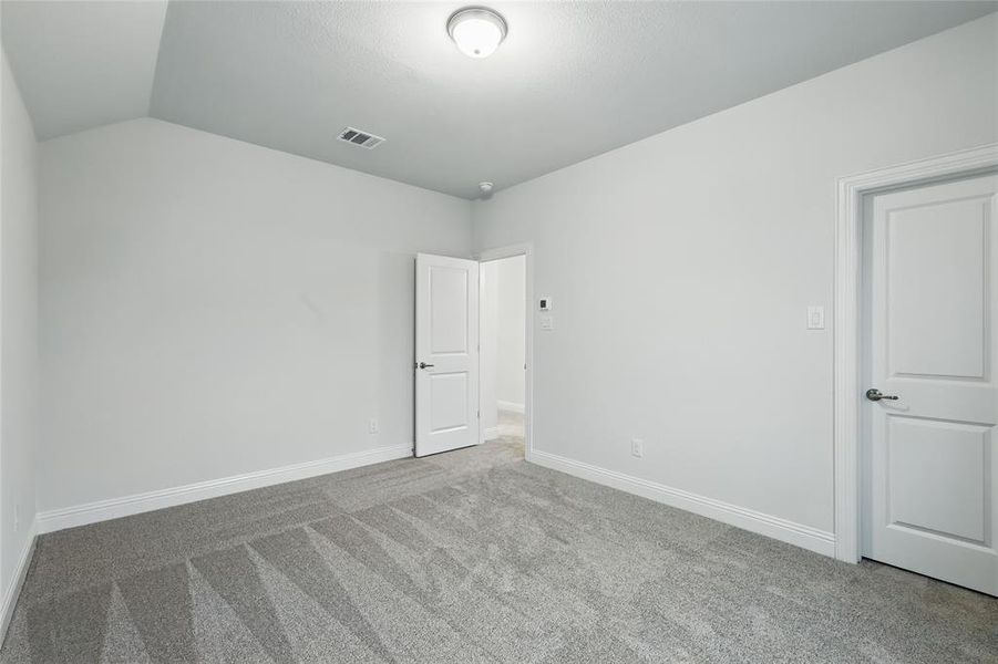 Spacious, unfurnished interior of a new home in Ridge Crossing, Waxahachie (Image 18).