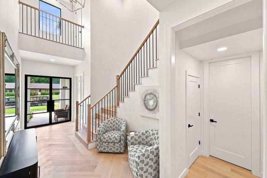 Entry/stairwell.
