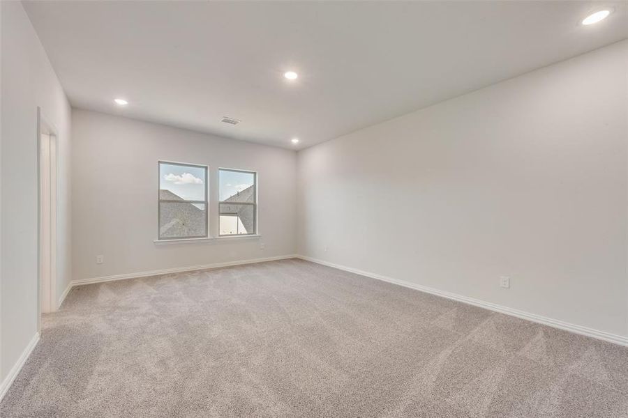 Spacious, unfurnished interior of a new home in Spiritas Ranch, Little Elm (Image 23).