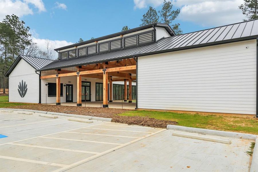 Front exterior of a new home in Silverthorne, Conroe, TX, highlighting curb appeal (Image 8).