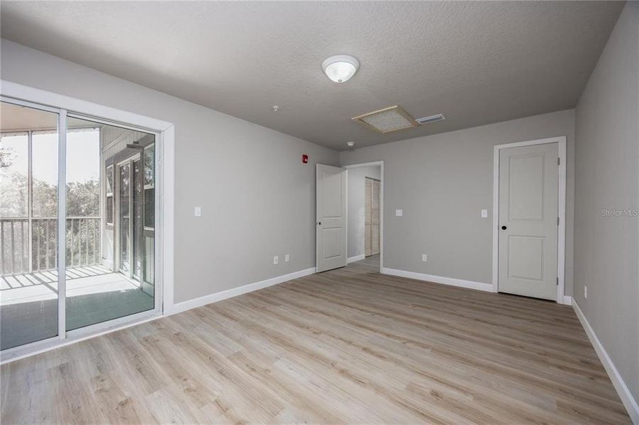 Spacious, unfurnished interior of a new home in , Gainesville (Image 11).