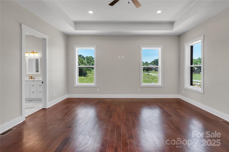 Spacious, unfurnished interior of a new home in , Kings Mountain (Image 23).