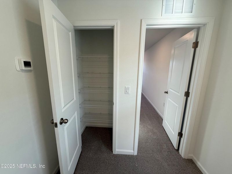 Spacious, unfurnished interior of a new home in Cedar Creek, Jacksonville (Image 10).