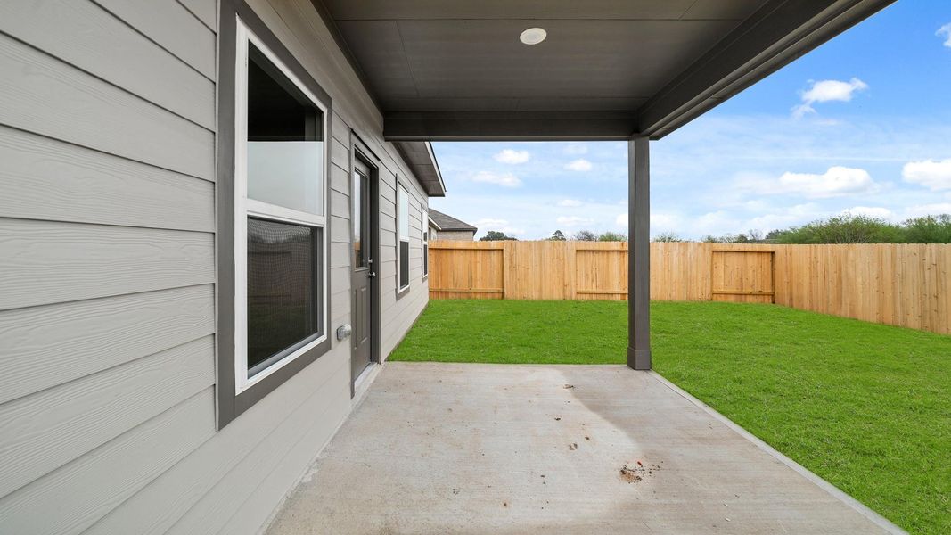 Exterior details and patio area of a home in Magnolia Springs, Montgomery (Image 3).