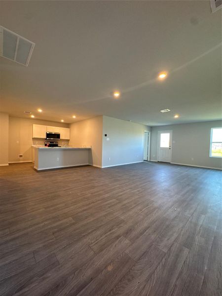 Spacious, unfurnished interior of a new home in Santa Fe, Cleveland (Image 10). Spacious, unfurnished interior of a new home in Santa Fe, Cleveland (Image 10).