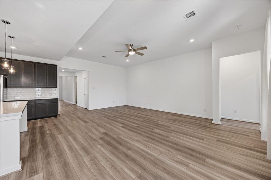 Spacious, unfurnished interior of a new home in Trillium, Richmond (Image 31).