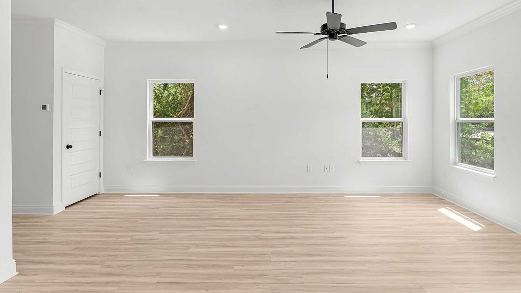 Spacious, unfurnished interior of a new home in Sanctuary Beach, Panama City Beach (Image 25).